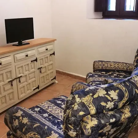 La Casa Del Cuento Bajo Apartment *